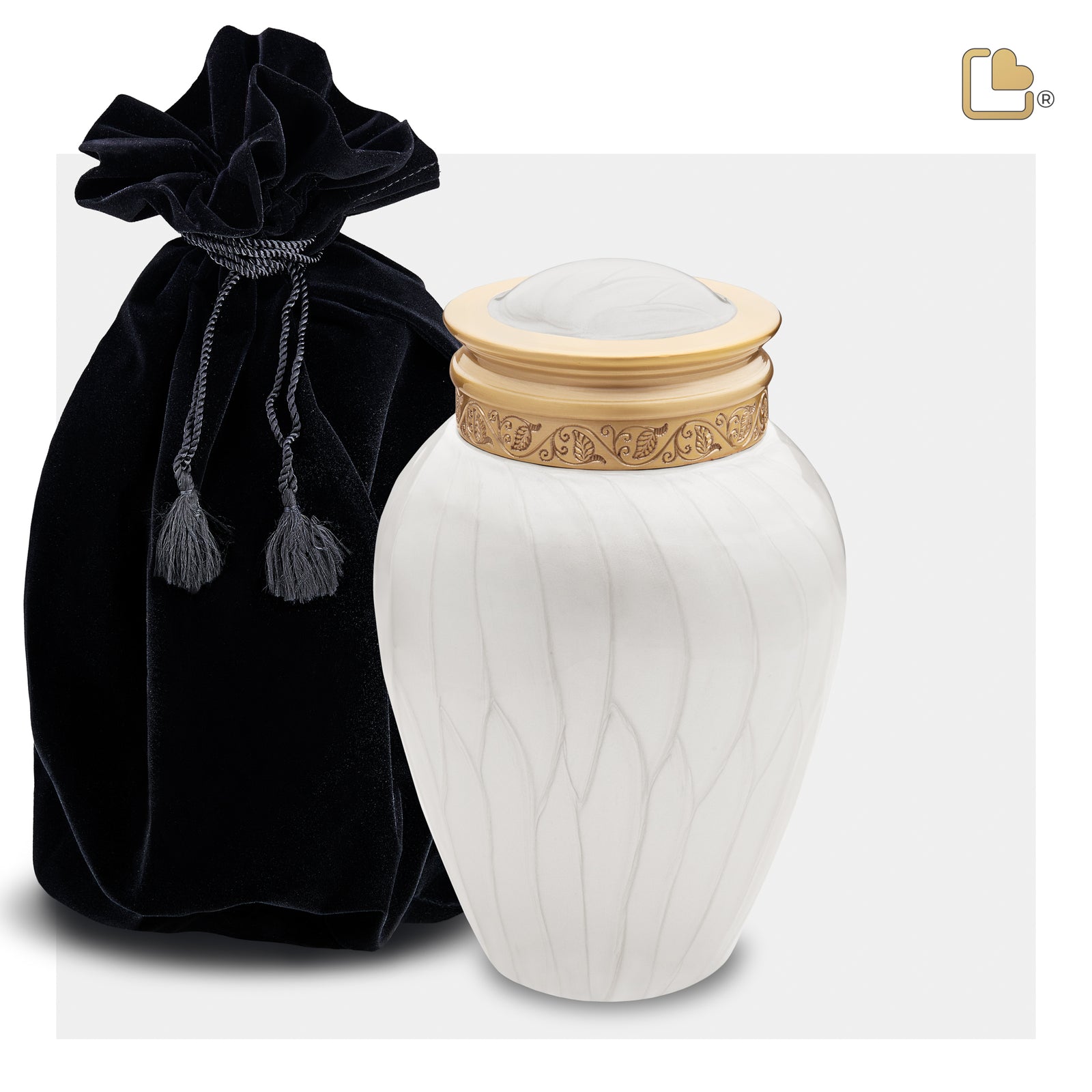 M290 Blessing Medium Urn Pearl White & Bru Gold