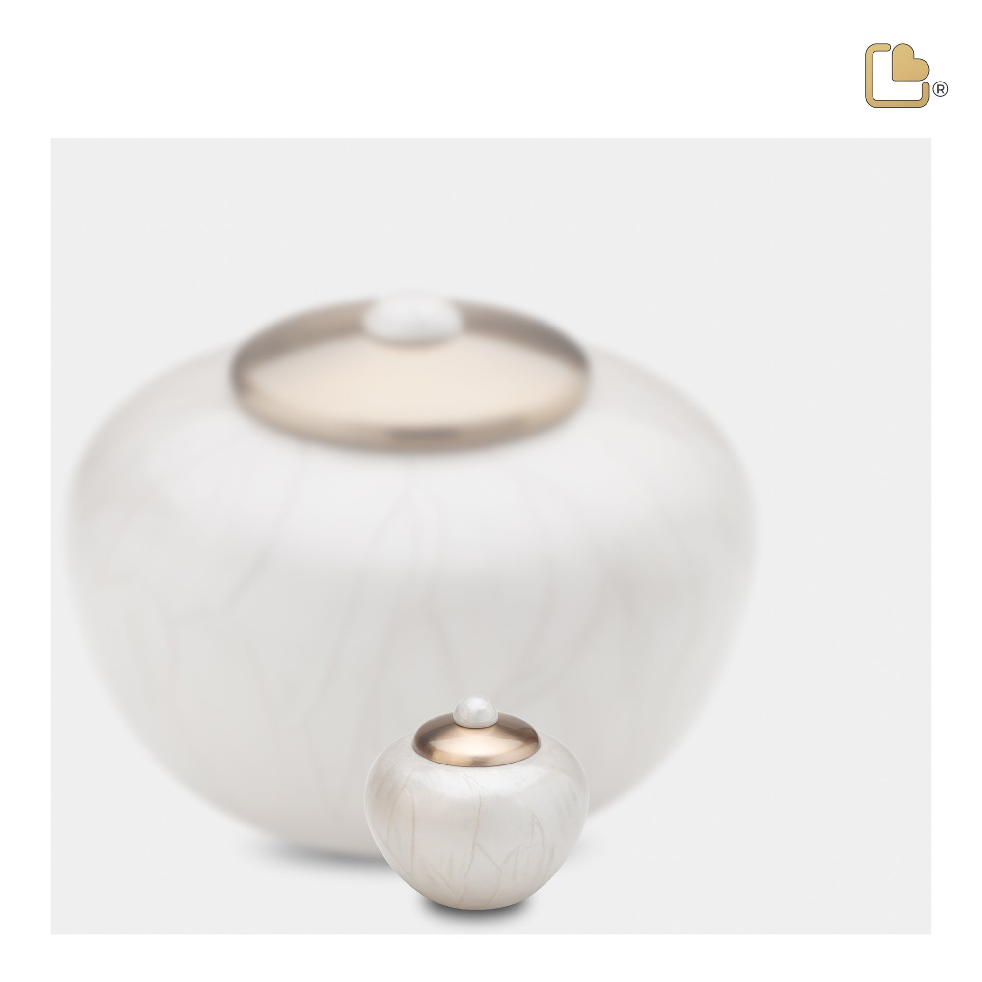 K532   Simplicity Keepsake Urn Pearl White & Bru Gold