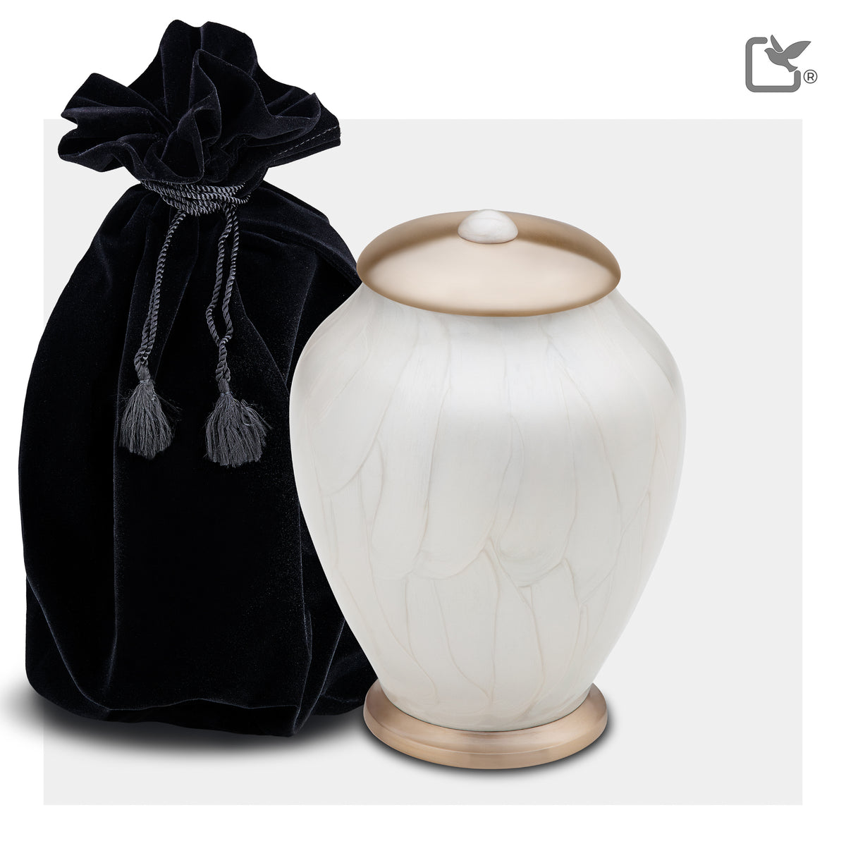 M522   Simplicity Medium Urn Pearl White & Bru Gold