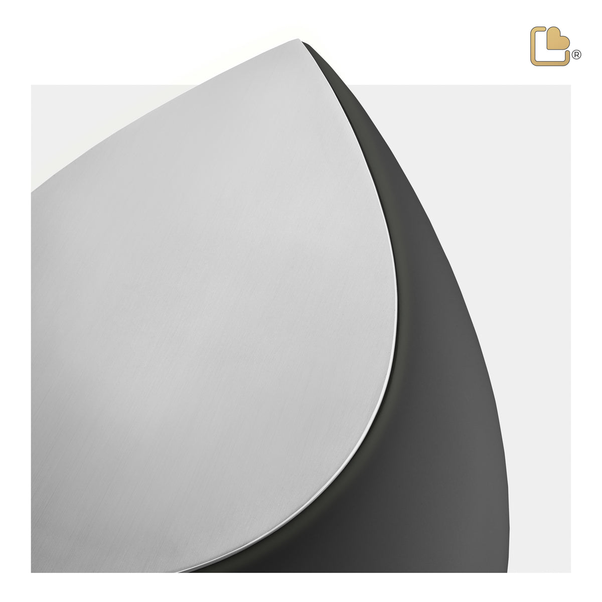 M583   Drop Medium Urn Black & Bru Pewter